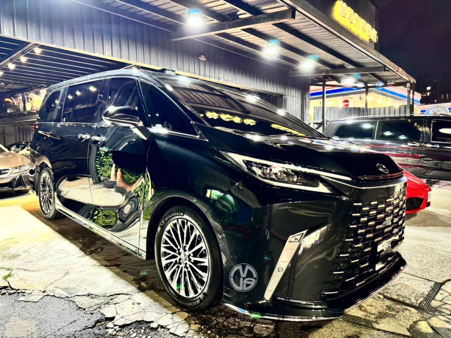 Lexus LM